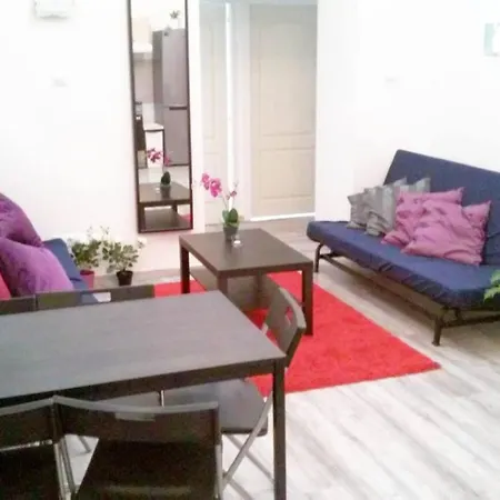 At Astoria - City Center - Private Penzion